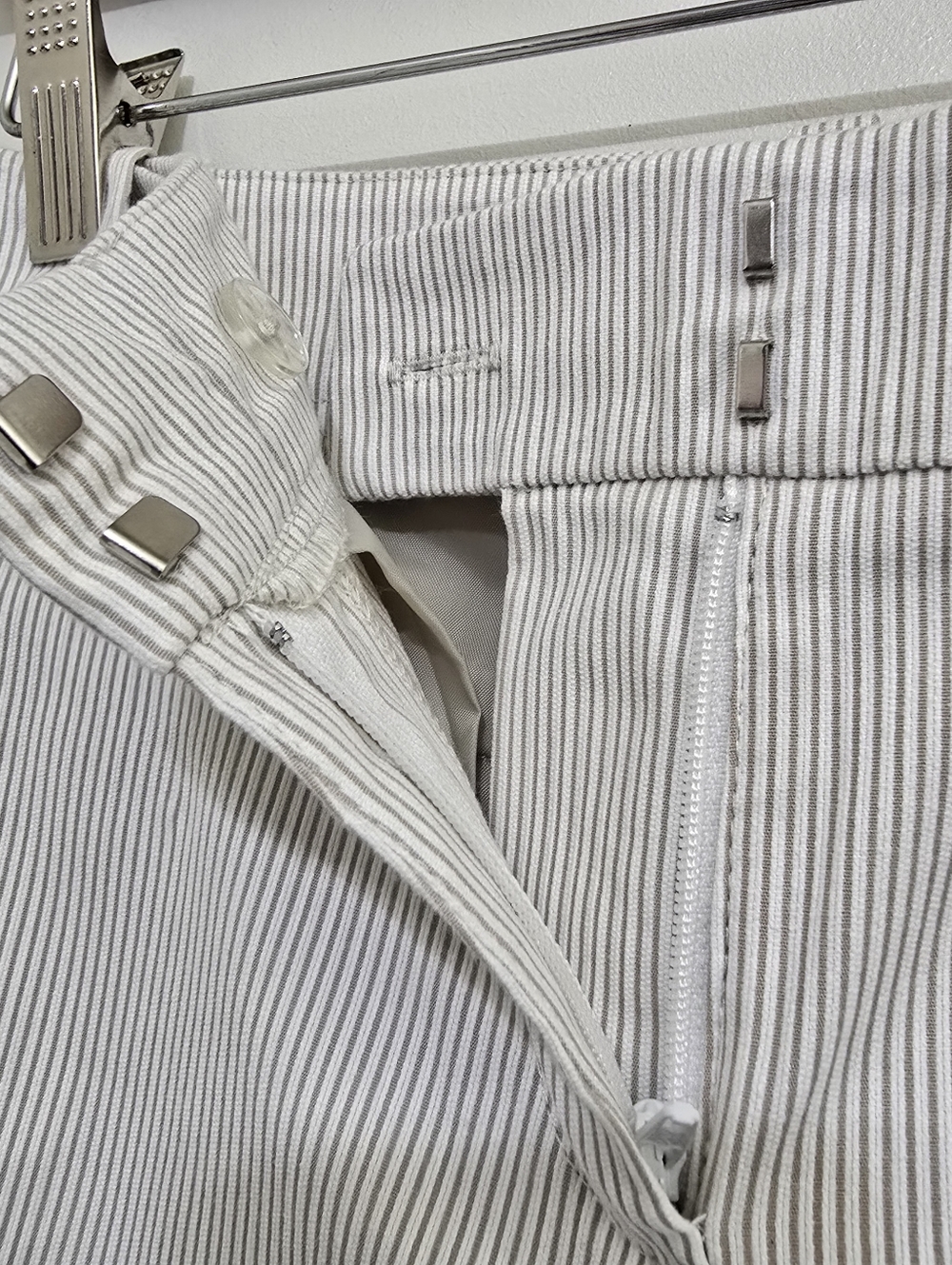 LOFT size 0 Pin‎ Stripe Bermuda Shorts Original Fit Tan White - Picture 6 of 12
